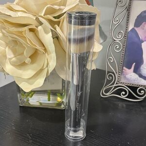 IT Cosmetics Heavenly Luxe Skin Perfecting Complexion Brush #22 airbrush finish